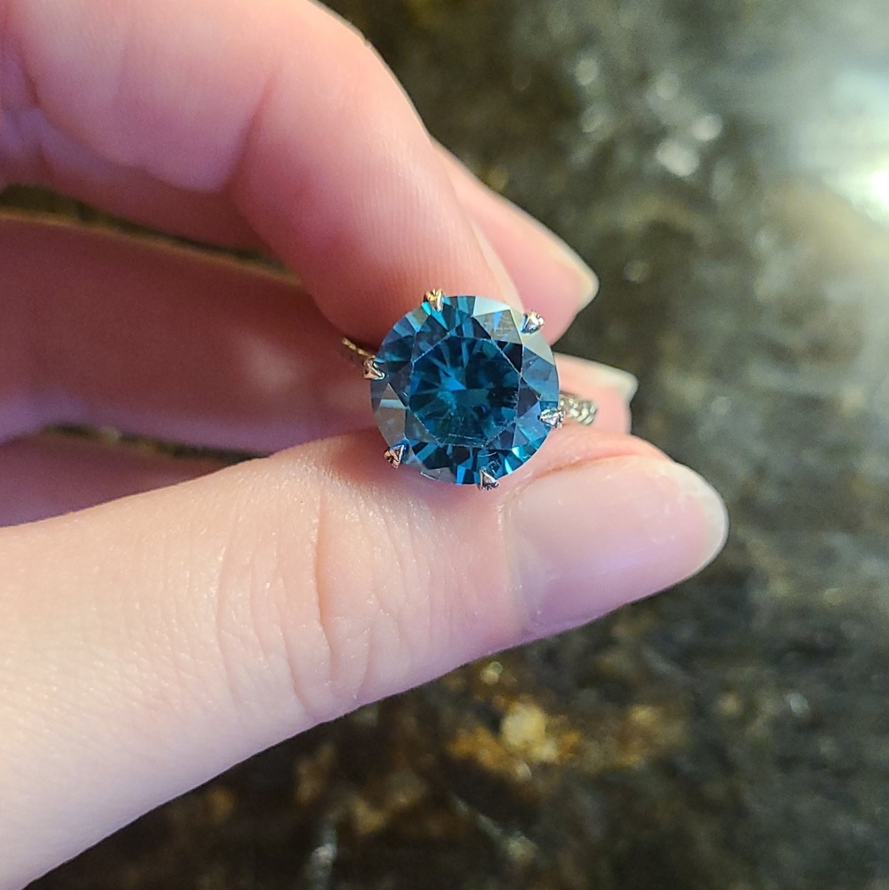Sterling silver blue topaz ring